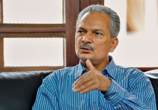 ' संसद्लाई अल्झाउँदा लोकतन्त्रलाई नोक्सान पुगेकाे छ ' : पूर्वप्रधानमन्त्री भट्टराई