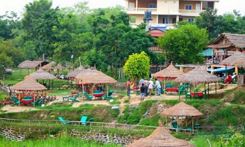 sauraha.jpg