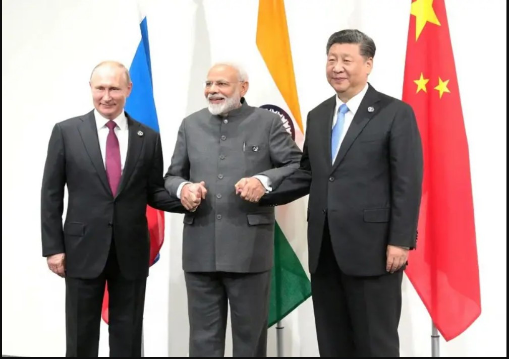 शिखर सम्मेलन चीनमा :   " सहभागी हुन पुटिन र मोदी पुगे  "     ..