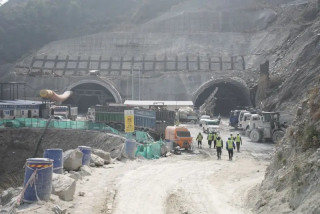 काठमाण्डू- तराई द्रुतमार्ग : 'किन रोकियो सुरुङ निर्माणको काम '