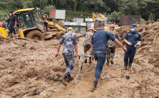बाढी  पहिरो  :  ' इलाममा  मृत्यु हुनेको सङ्ख्या ३९ पुग्यो '