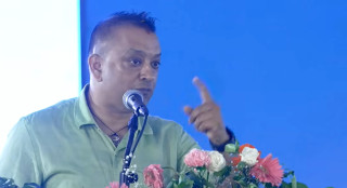 गगनको इतर समूहलाई जवाफ : ' देउवालाई आफ्नैले डुबाए, फेरि डुबाउँछन् '